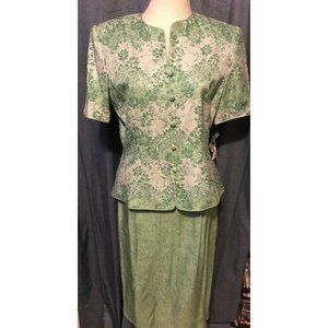 Adrianna Papell new size 10 beaded light green ski